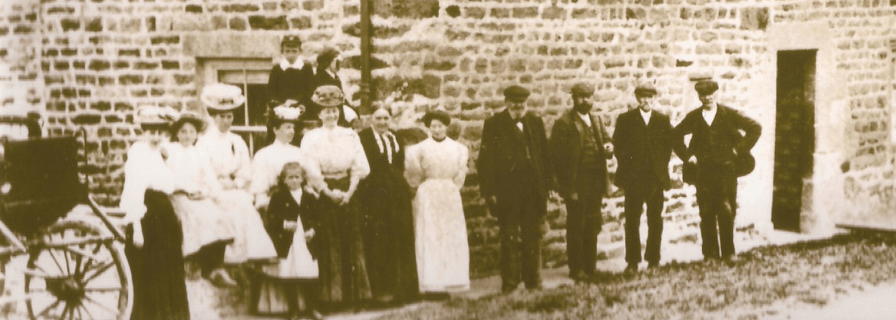 The Walls family outside The Foresters Arms around 1910